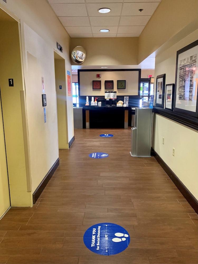 Hampton Inn Champaign/Urbana Екстериор снимка