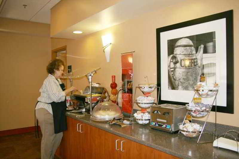 Hampton Inn Champaign/Urbana Ресторант снимка